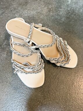 Ann Taylor Beige Light Nude Flat Sandals with Silver Chain Accents — Size 9